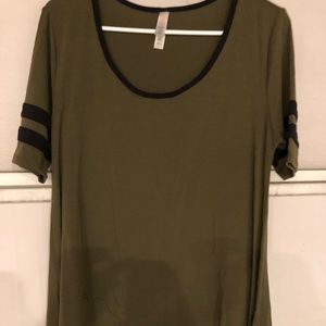 Lularoe “perfect T” !